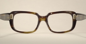 PLASTIC VINTAGE EYEGLASSES SIDE photo, under 350 kb