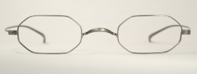 WIRE VINTAGE EYEGLASSES FRONT photo, under 350 kb