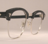 COMBO VINTAGE EYEGLASSES ANGLE photo, under 350 kb