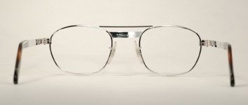 METAL VINTAGE EYEGLASSES BACK photo, under 350 kb