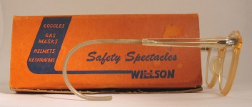 PLASTIC VINTAGE EYEGLASSES BRIDGE BACK photo, under 350 kb