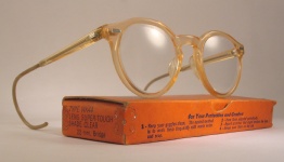 PLASTIC VINTAGE EYEGLASSES HINGE photo, under 350 kb