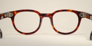 PLASTIC VINTAGE EYEGLASSES SIDE photo, under 350 kb