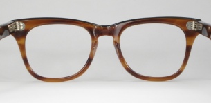 PLASTIC VINTAGE EYEGLASSES SIDE photo, under 350 kb