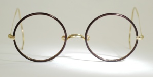 WIRE VINTAGE EYEGLASSES FRONT photo, under 350 kb