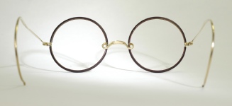 WIRE VINTAGE EYEGLASSES BACK photo, under 350 kb