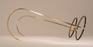 WIRE VINTAGE EYEGLASSES SIDE photo, under 350 kb