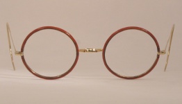 WIRE VINTAGE EYEGLASSES FRONT photo, under 350 kb