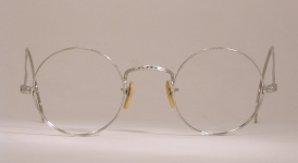 WIRE VINTAGE EYEGLASSES FRONT photo, under 350 kb