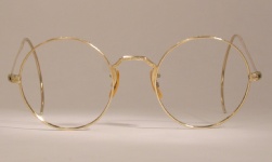 WIRE VINTAGE EYEGLASSES FRONT photo, under 350 kb