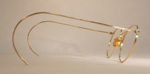 WIRE VINTAGE EYEGLASSES SIDE photo, under 350 kb