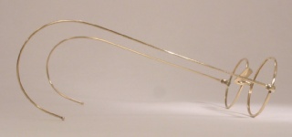 WIRE VINTAGE EYEGLASSES SIDE photo, under 350 kb