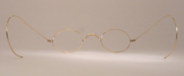 WIRE VINTAGE EYEGLASSES BACK photo, under 350 kb