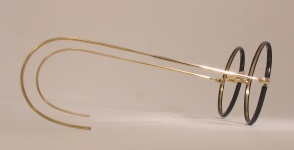 WIRE VINTAGE EYEGLASSES SIDE photo, under 350 kb