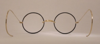 WIRE VINTAGE EYEGLASSES BACK photo, under 350 kb