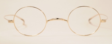 WIRE VINTAGE EYEGLASSES FRONT photo, under 350 kb