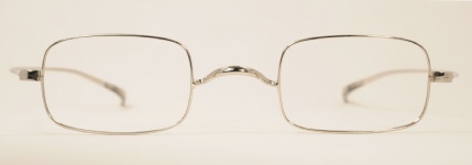 WIRE VINTAGE EYEGLASSES FRONT photo, under 350 kb