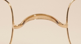 WIRE VINTAGE EYEGLASSES BRIDGE BACK photo, under 350 kb