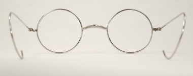 WIRE VINTAGE EYEGLASSES BACK photo, under 350 kb