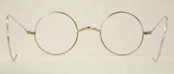 WIRE VINTAGE EYEGLASSES BACK photo, under 350 kb