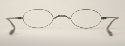 WIRE VINTAGE EYEGLASSES BACK photo, under 350 kb