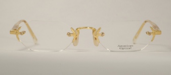 WIRE VINTAGE EYEGLASSES FRONT photo, under 350 kb