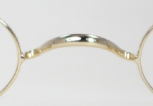 WIRE VINTAGE EYEGLASSES BRIDGE photo, under 350 kb