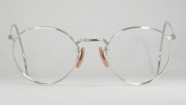 WIRE VINTAGE EYEGLASSES FRONT photo, under 350 kb