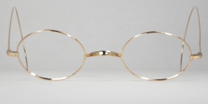 WIRE VINTAGE EYEGLASSES FRONT photo, under 350 kb